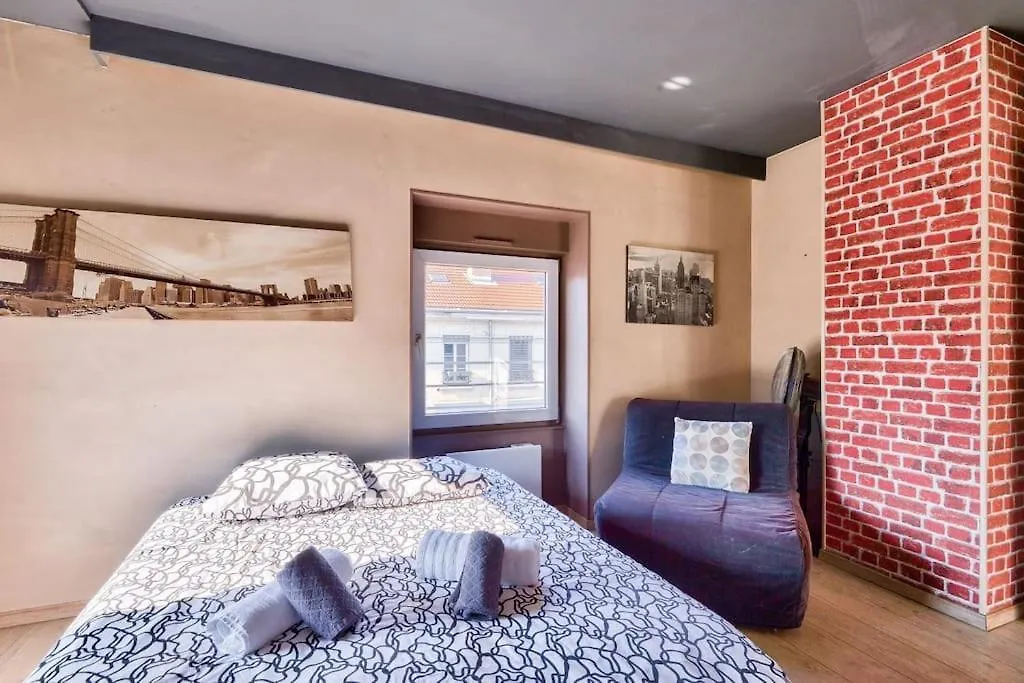 Charming Apartment In The 9Th District contacts